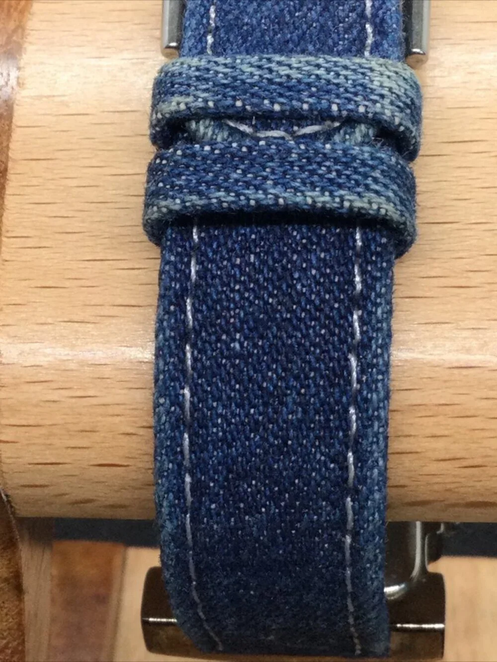 Vintage Joan Rivers Classic Ladies Watch 6.5” Blue Denim Band 23.0mm Case